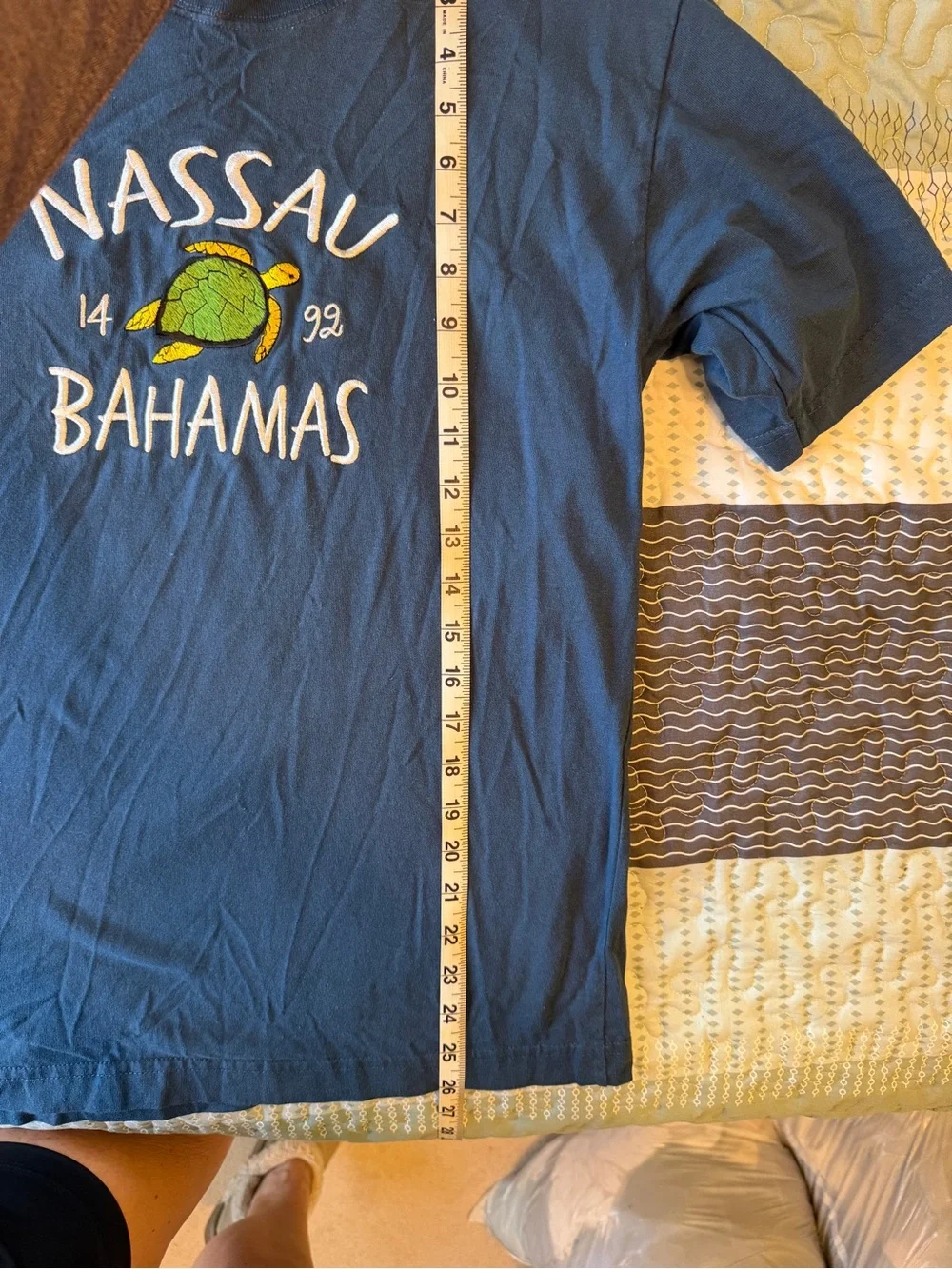 Nassau Bahamas Navy Short Sleeve Graphic Tee - Turtle Design - Picture 4 of 6
